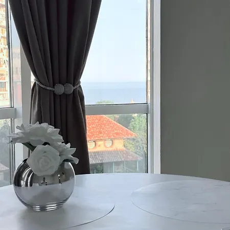 84и2 Apartment Odessa