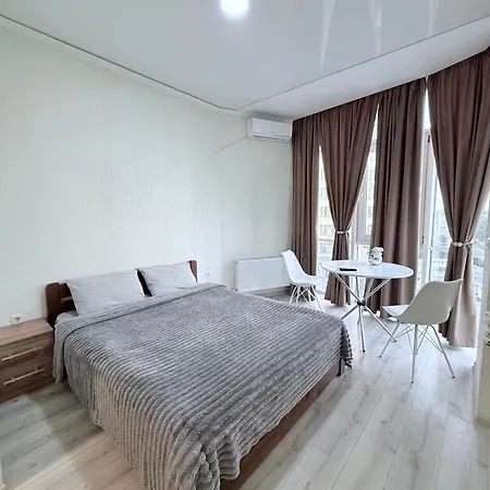 84и2 Apartment Odessa